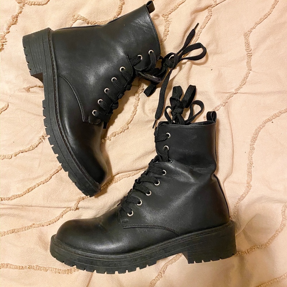 Combat boots